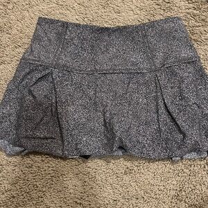 Lululemon skirt size 6